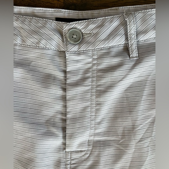 TRAVIS MATHEW Horizontal Stripe Lightweight‎ 10" Performance Grey Golf Shorts 34 - Picture 6 of 10